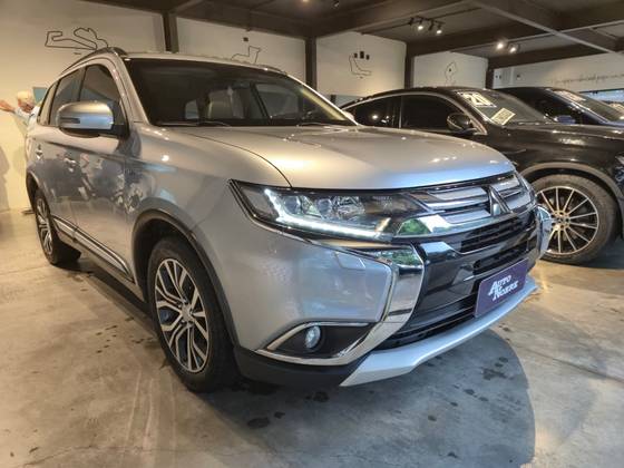 MITSUBISHI OUTLANDER 3.0 GT 4X4 V6 24V GASOLINA 4P AUTOMÁTICO